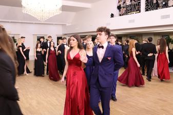 Uczniowie II LO w Wieluniu studniówkę mają już za sobą!